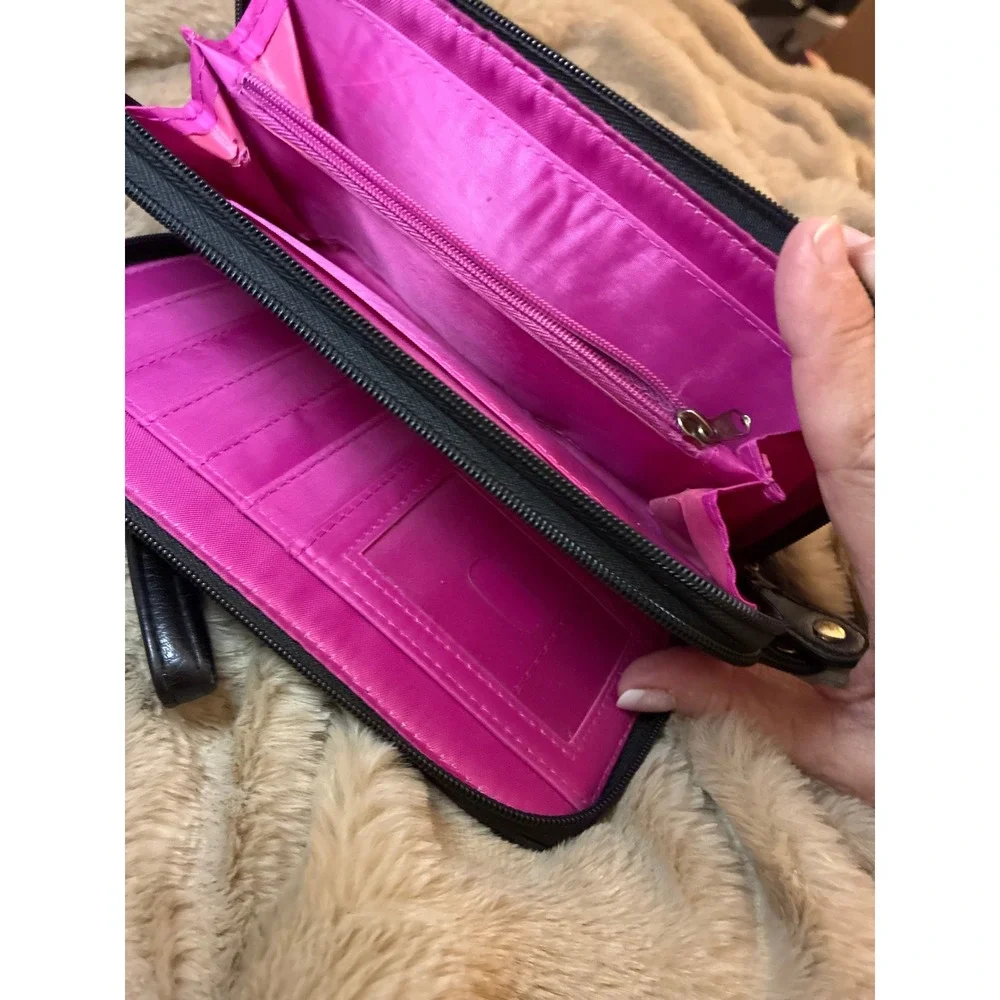 Nicole by Nicole Miller Black Quilted Wristlet Wallet Gold Studs Pink Interior